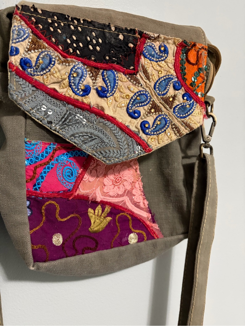 Vintage Addiction Bohemian Patchwork Crossbody Bag Multicolor Embroidery